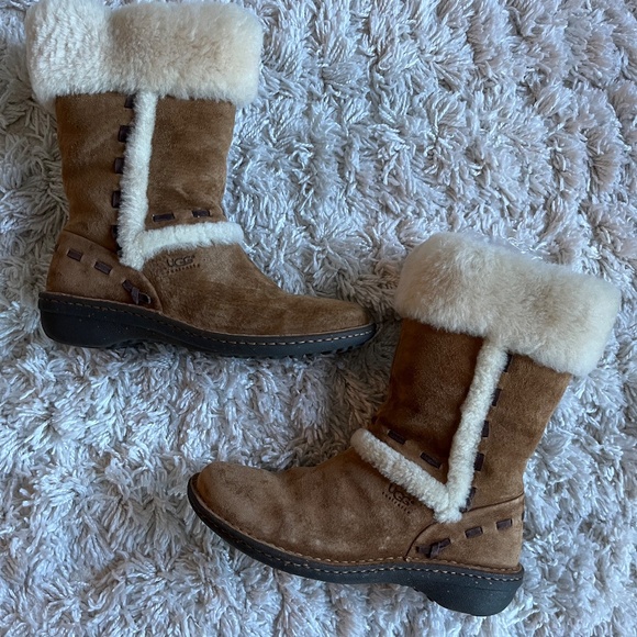 UGG Australia Elijo Sheepskin Shearling Leather Boots in Chestnut (Women's 8) - Picture 3 of 9